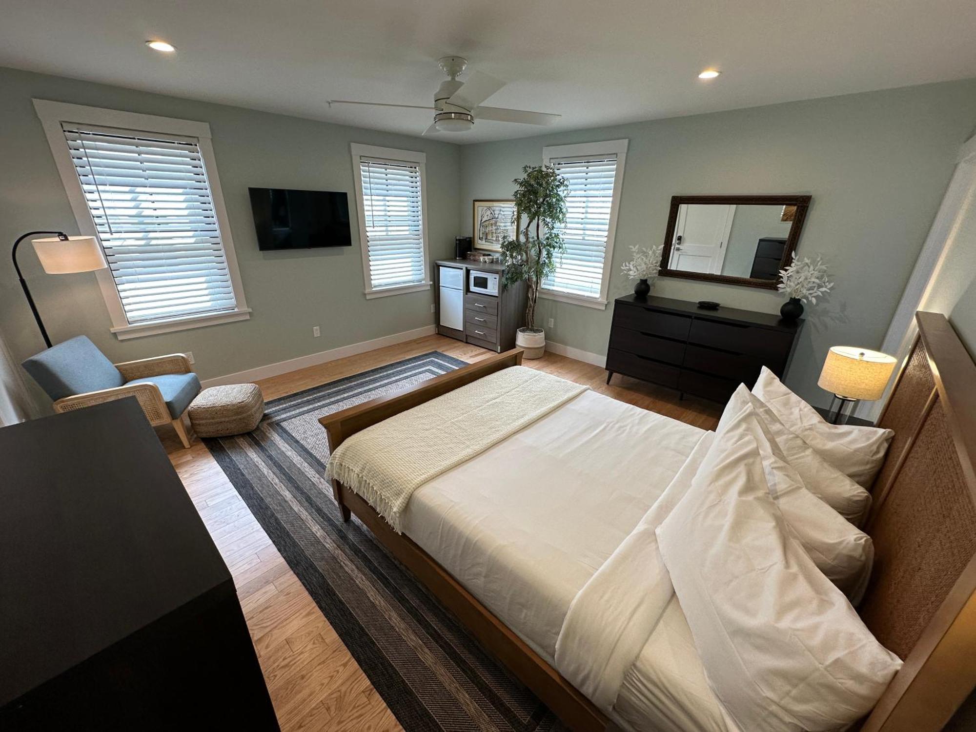 Prime Location! Renovated House! 6 Bed4 Bath Hotel Newport Bagian luar foto