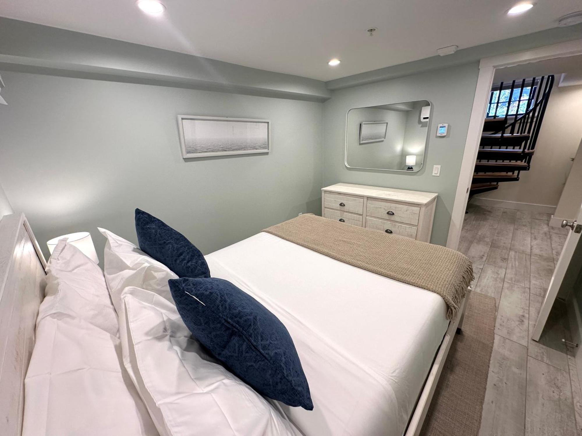 Prime Location! Renovated House! 6 Bed4 Bath Hotel Newport Bagian luar foto