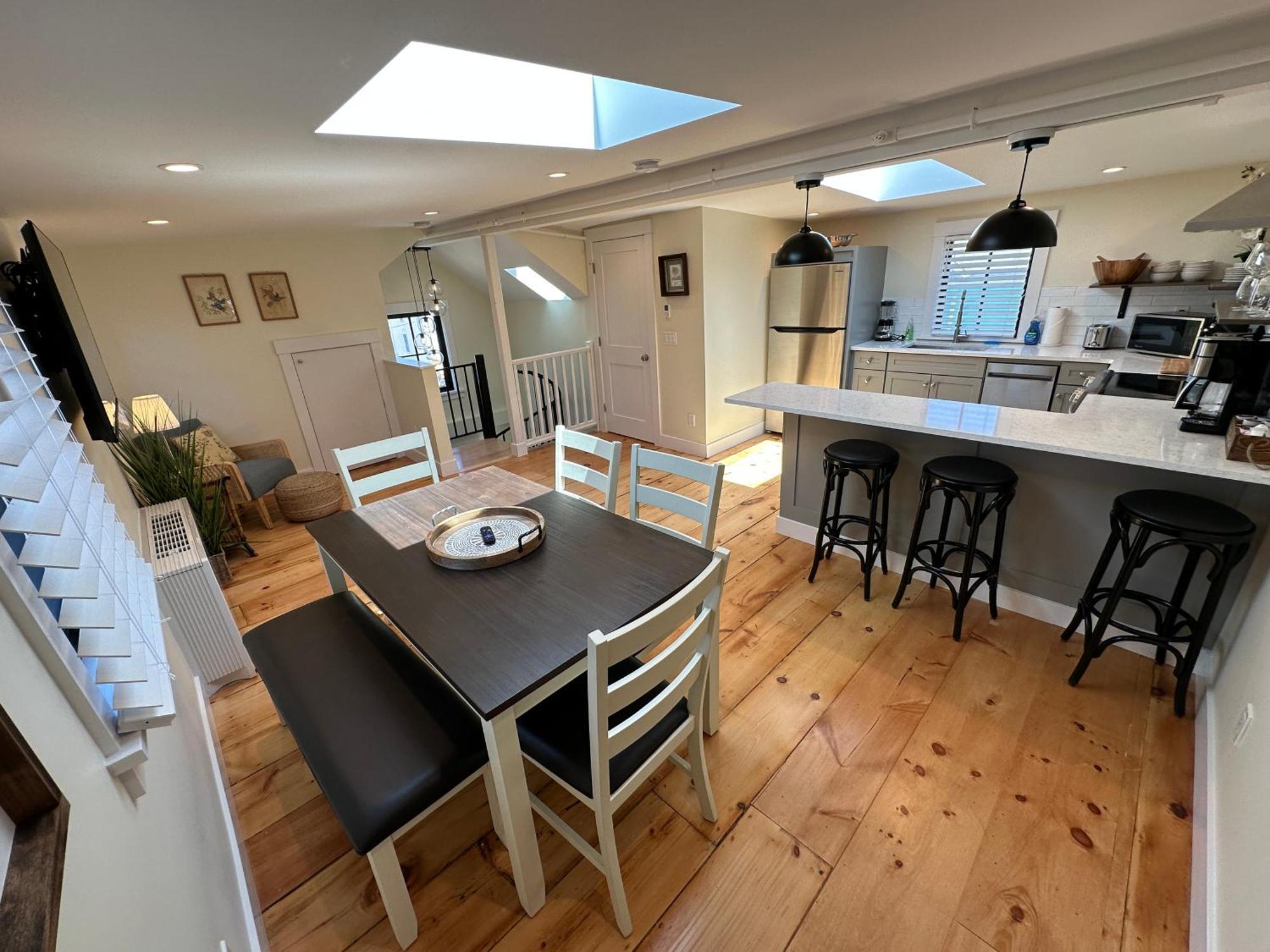 Prime Location! Renovated House! 6 Bed4 Bath Hotel Newport Bagian luar foto