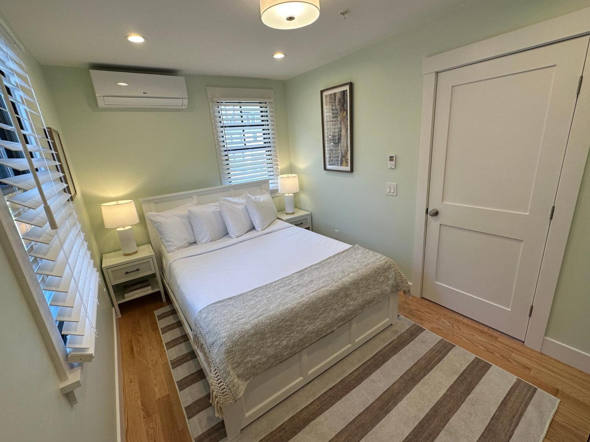 Prime Location! Renovated House! 6 Bed4 Bath Hotel Newport Bagian luar foto